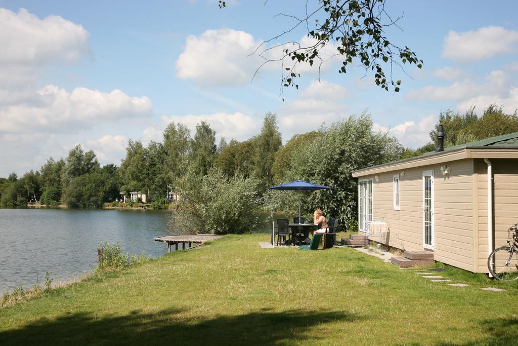 Roompot Recreatiepark De Tolplas Vriezenveen Exterior photo